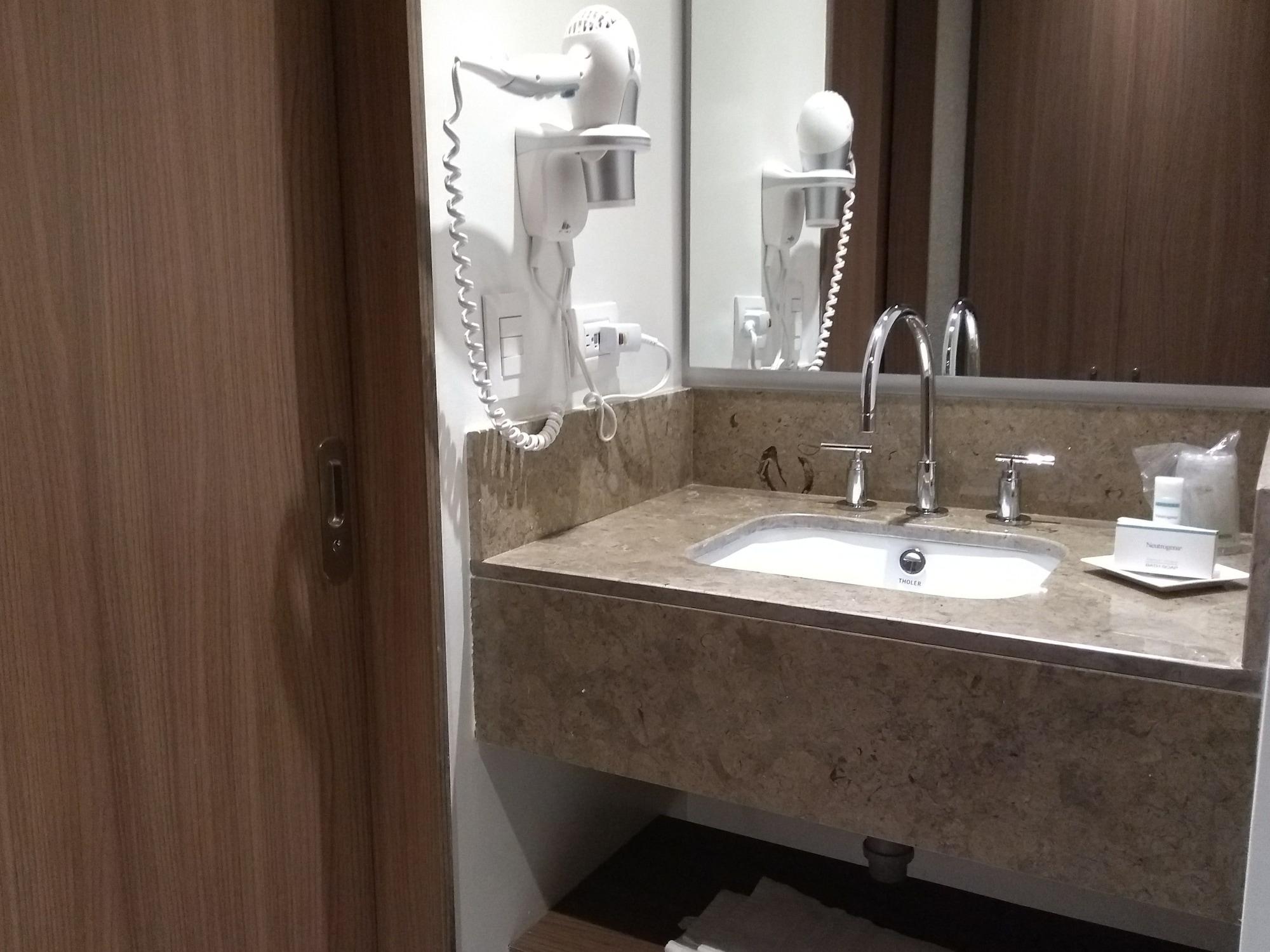 מלון Hampton By Hilton יופאל מראה חיצוני תמונה