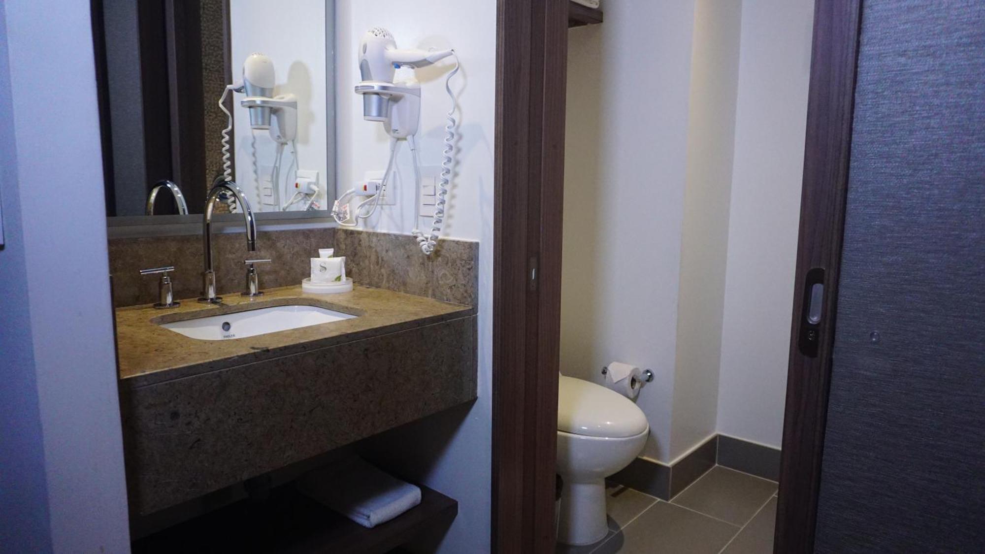 מלון Hampton By Hilton יופאל מראה חיצוני תמונה