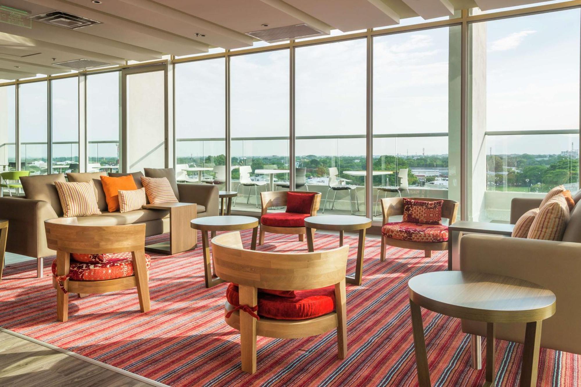 מלון Hampton By Hilton יופאל מראה חיצוני תמונה
